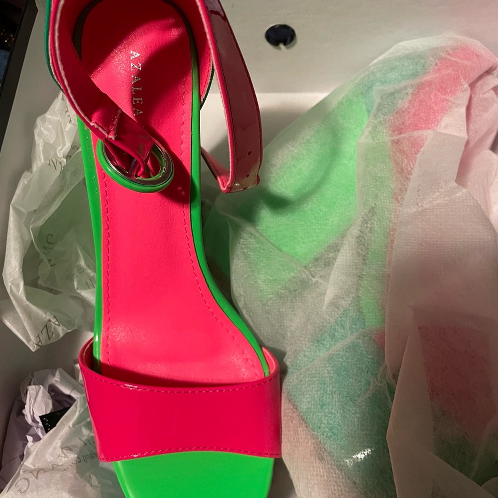 Heels - Picture 2 of 2